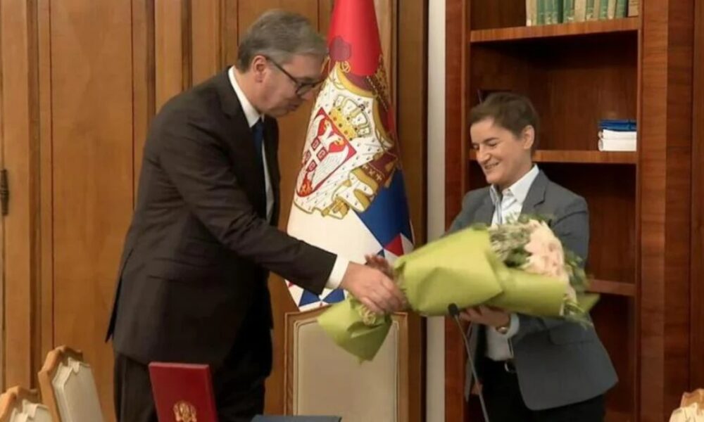 Вучиќ ѝ ја предаде должноста претседател на Ана Брнабиќ